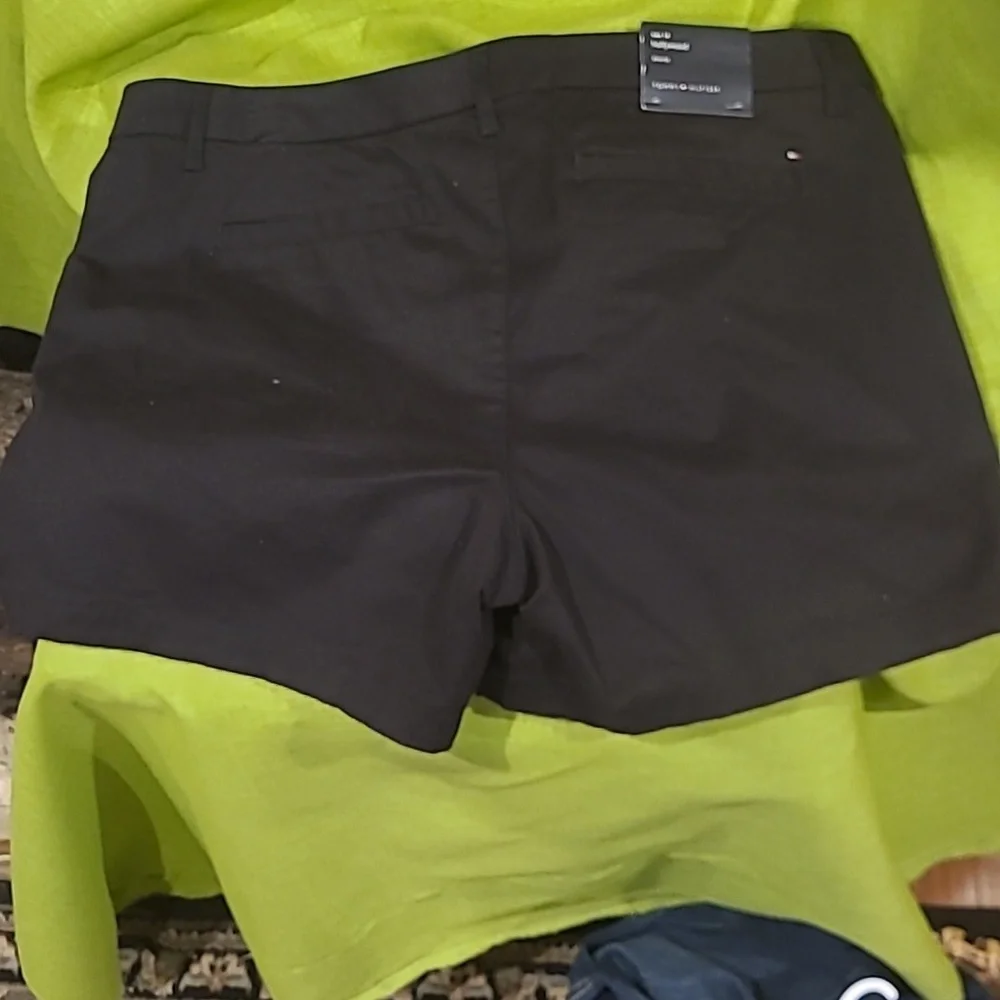 Tommy Hilfiger shorts - Picture 3 of 7